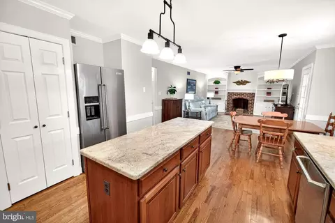 Kitchen - 17212 Whites Rd, Poolesville, MD 20837 photo 2 of 8