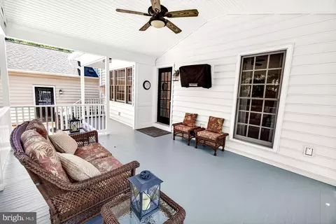 Exterior - 17212 Whites Rd, Poolesville, MD 20837 photo 13 of 24