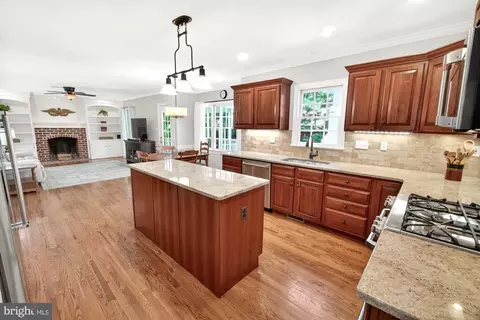 Kitchen - 17212 Whites Rd, Poolesville, MD 20837 photo 1 of 8