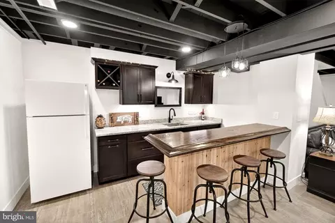 Kitchen - 17212 Whites Rd, Poolesville, MD 20837 photo 6 of 8