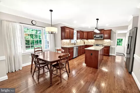 Kitchen - 17212 Whites Rd, Poolesville, MD 20837 photo 3 of 8