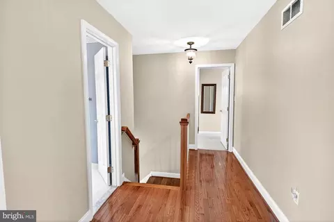 Entry Way - 17212 Whites Rd, Poolesville, MD 20837 photo 6 of 8