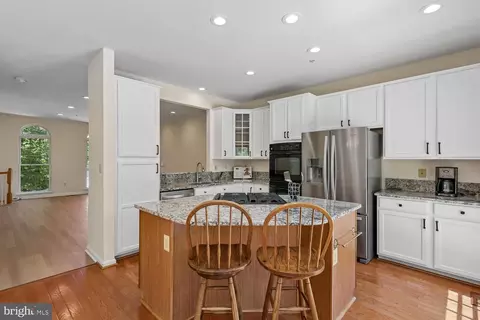 46 Waddington Ln, Rockville, MD 20850