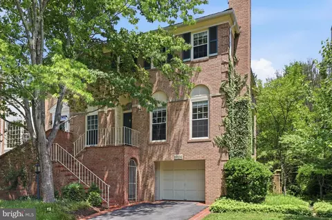 8904 Barrowgate Ct, Potomac, MD 20854