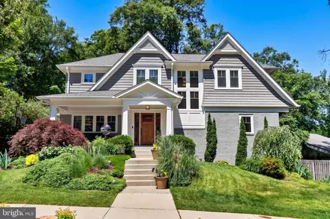6430 Kenhowe Dr, Bethesda, MD 20817