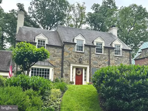 3202 Pickwick Ln, Chevy Chase, MD 20815