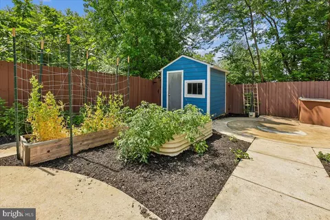 Exterior - 726 Boundary Ave, Silver Spring, MD 20910 photo 9 of 16