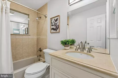 Bath - 726 Boundary Ave, Silver Spring, MD 20910 photo 1 of 4