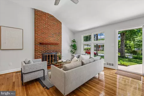 Living - 726 Boundary Ave, Silver Spring, MD 20910 photo 3 of 4