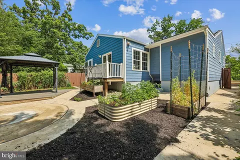 Exterior - 726 Boundary Ave, Silver Spring, MD 20910 photo 5 of 16