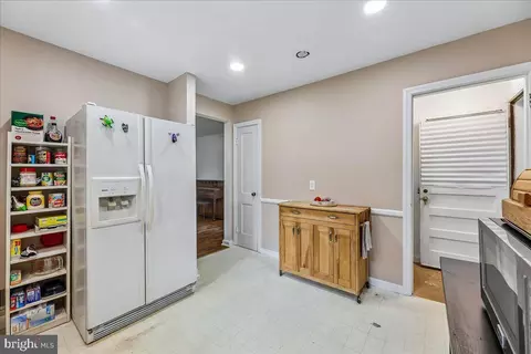 Entry Way - 2709 Fenimore Rd, Silver Spring, MD 20902 photo 2 of 6