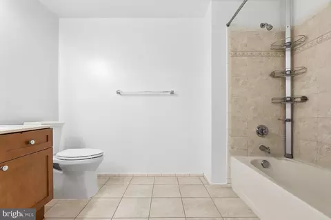 Bath - 930 Wayne Ave #201, Silver Spring, MD 20910 photo 2 of 2
