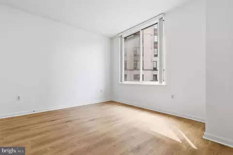 Living - 930 Wayne Ave #201, Silver Spring, MD 20910 photo 6 of 7