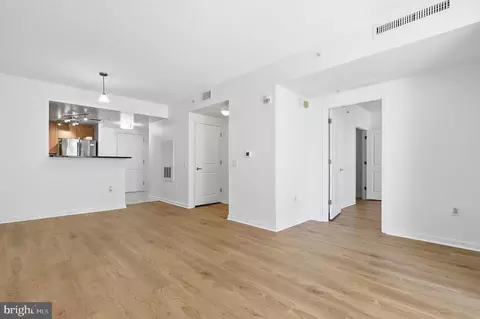 Living - 930 Wayne Ave #201, Silver Spring, MD 20910 photo 5 of 7