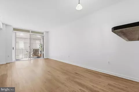 Living - 930 Wayne Ave #201, Silver Spring, MD 20910 photo 1 of 7