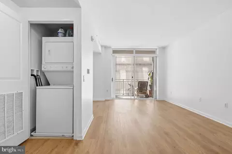 Living - 930 Wayne Ave #201, Silver Spring, MD 20910 photo 3 of 7