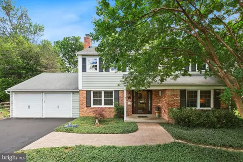 38 Orchard Way N, Potomac, MD 20854