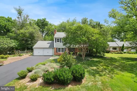 38 Orchard Way N, Potomac, MD 20854