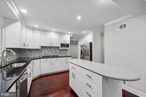 Kitchen - 6 Crestview Ct, Potomac, MD 20854 photo 4 of 5