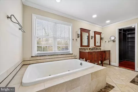 Bath - 6 Crestview Ct, Potomac, MD 20854 photo 2 of 5