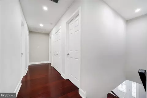 Entry Way - 6 Crestview Ct, Potomac, MD 20854 photo 9 of 10