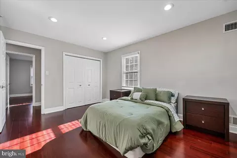 Bedroom - 6 Crestview Ct, Potomac, MD 20854 photo 3 of 3