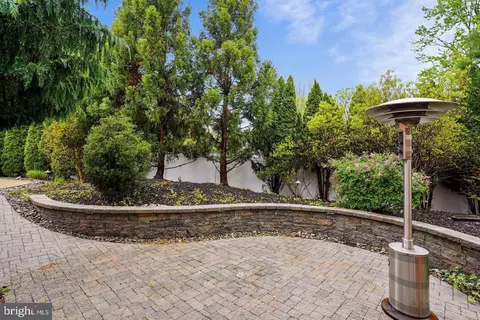 Exterior - 6 Crestview Ct, Potomac, MD 20854 photo 8 of 17