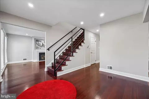 Entry Way - 6 Crestview Ct, Potomac, MD 20854 photo 4 of 10