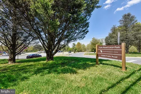 Exterior - 6 Crestview Ct, Potomac, MD 20854 photo 16 of 17