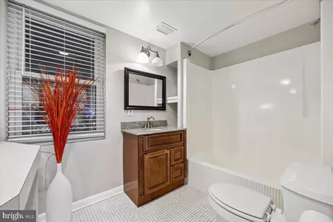 Bath - 6 Crestview Ct, Potomac, MD 20854 photo 5 of 5