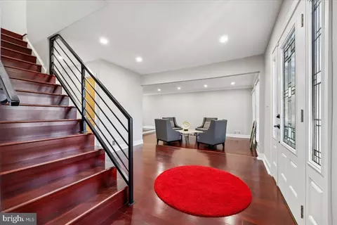 Entry Way - 6 Crestview Ct, Potomac, MD 20854 photo 2 of 10