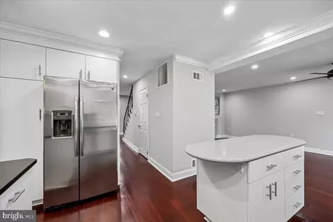 Entry Way - 6 Crestview Ct, Potomac, MD 20854 photo 5 of 10