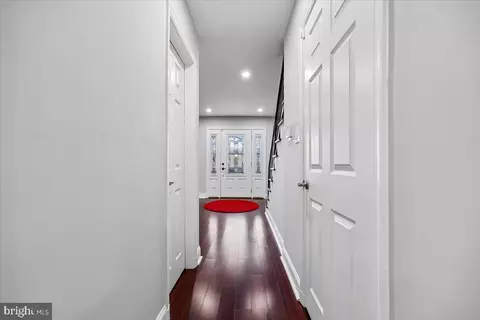 Entry Way - 6 Crestview Ct, Potomac, MD 20854 photo 8 of 10