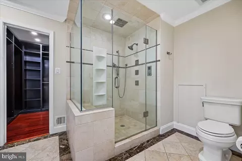 Bath - 6 Crestview Ct, Potomac, MD 20854 photo 3 of 5