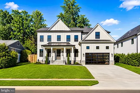 7705 Holiday Ter, Bethesda, MD 20817