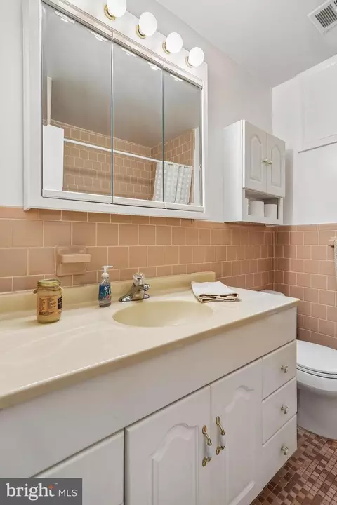 Bath - 2 Foxhall Ct, Silver Spring, MD 20906 photo 5 of 7