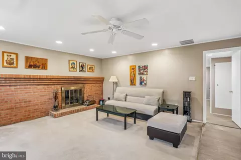 Living - 2 Foxhall Ct, Silver Spring, MD 20906 photo 4 of 5