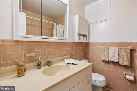 Bath - 2 Foxhall Ct, Silver Spring, MD 20906 photo 4 of 7