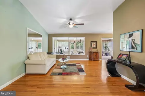 Entry Way - 2 Foxhall Ct, Silver Spring, MD 20906 photo 2 of 9