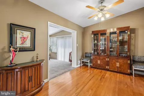 Entry Way - 2 Foxhall Ct, Silver Spring, MD 20906 photo 4 of 9