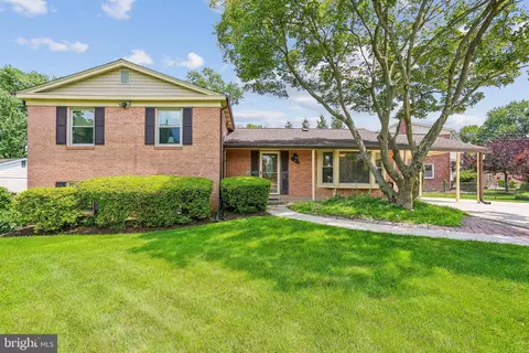 Exterior - 2 Foxhall Ct, Silver Spring, MD 20906 photo 2 of 15