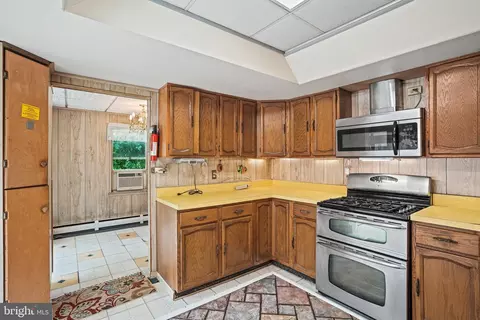 Kitchen - 620 Ritchie Ave, Silver Spring, MD 20910 photo 2 of 2