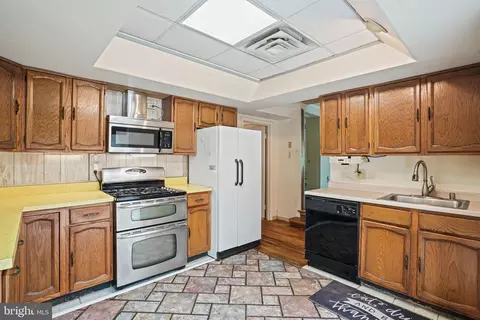 Kitchen - 620 Ritchie Ave, Silver Spring, MD 20910 photo 1 of 2