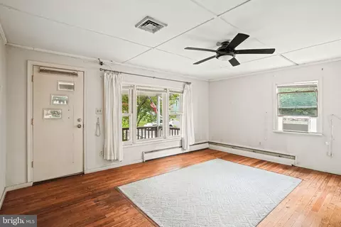 Living - 620 Ritchie Ave, Silver Spring, MD 20910 photo 2 of 3