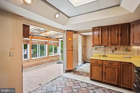 Entry Way - 620 Ritchie Ave, Silver Spring, MD 20910 photo 2 of 5