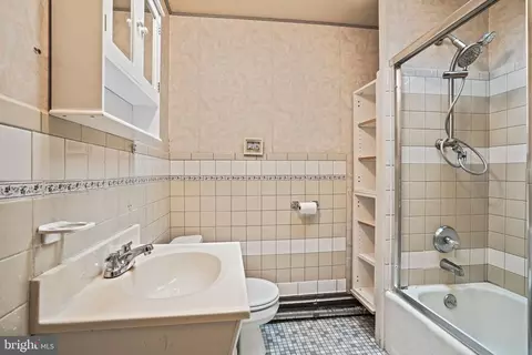 Bath - 620 Ritchie Ave, Silver Spring, MD 20910 photo 1 of 2