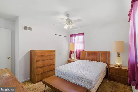 Bedroom - 1011 Devere Dr, Silver Spring, MD 20903 photo 5 of 10