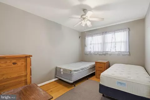 Bedroom - 1011 Devere Dr, Silver Spring, MD 20903 photo 9 of 10