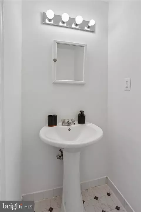 Bath - 12801 Epping Ter, Silver Spring, MD 20906 photo 2 of 5