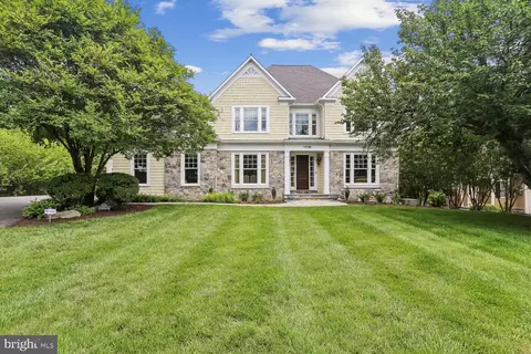 11736 Gainsborough Rd, Potomac, MD 20854